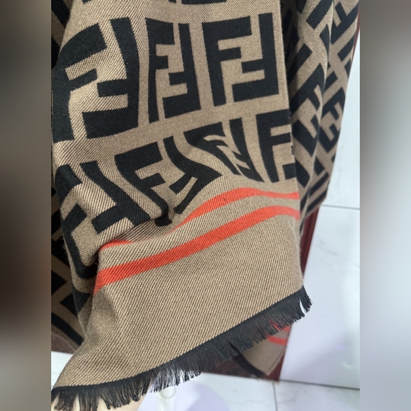 Fendi Oversized Reversible Cape - Picture 8 of 10